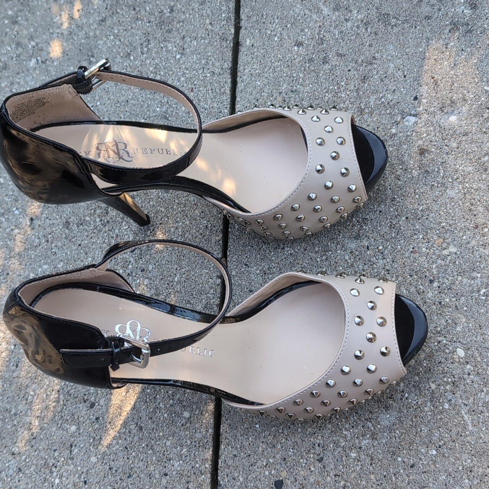 Rock & Republic Studded Heels Cream & Black Sz 9 - Picture 2 of 7